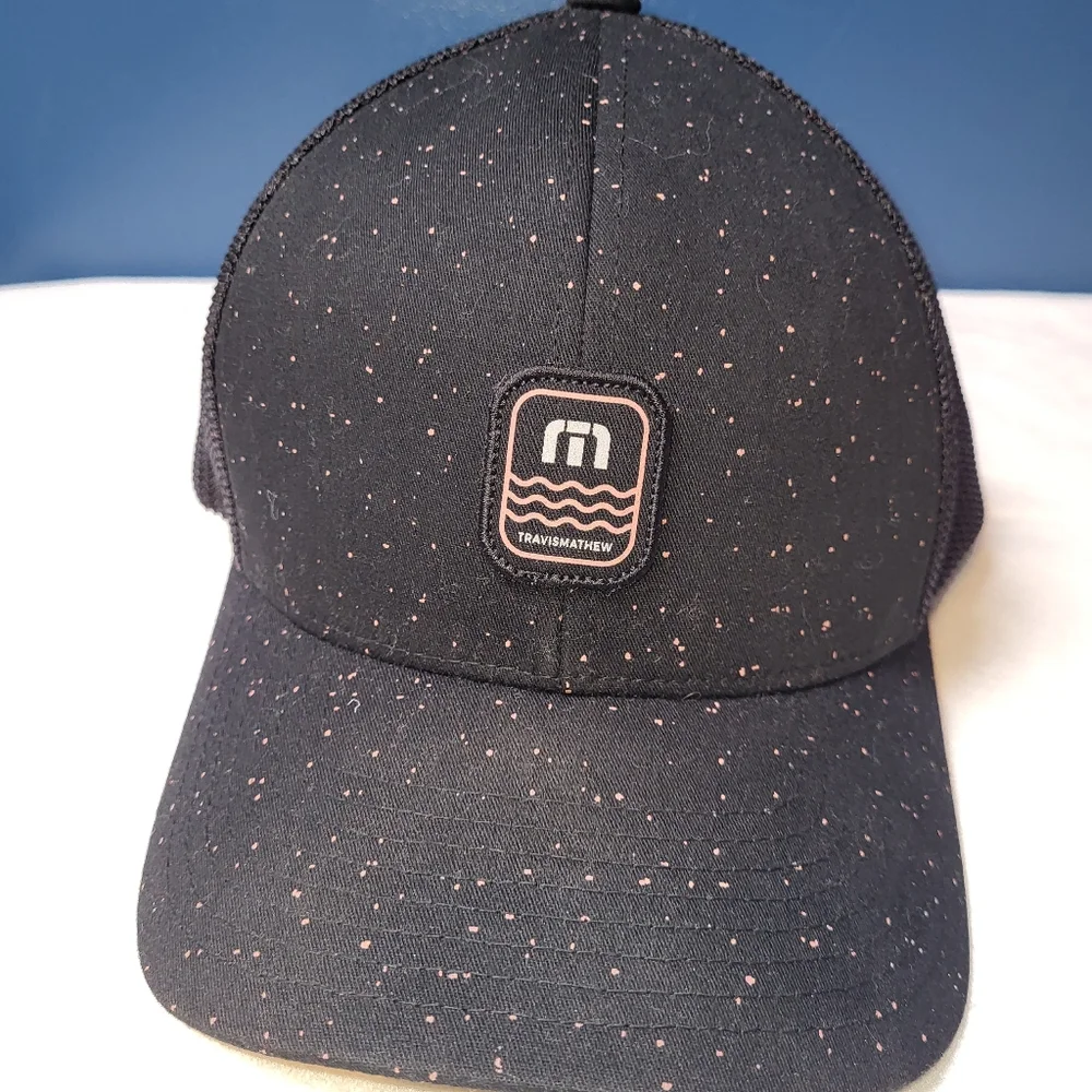 Travis Mathew Mesh 110‎ Flexfit Cap Black Pink
